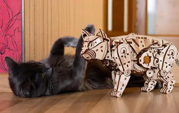 自分で組み立てるから達成感がある。からくり猫を自作できるキットが