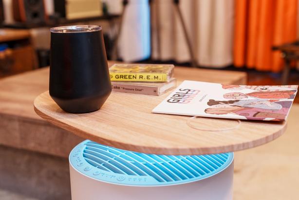 空気清浄機＋テーブル＋ワイヤレス充電器＋ムードライトが合体したので