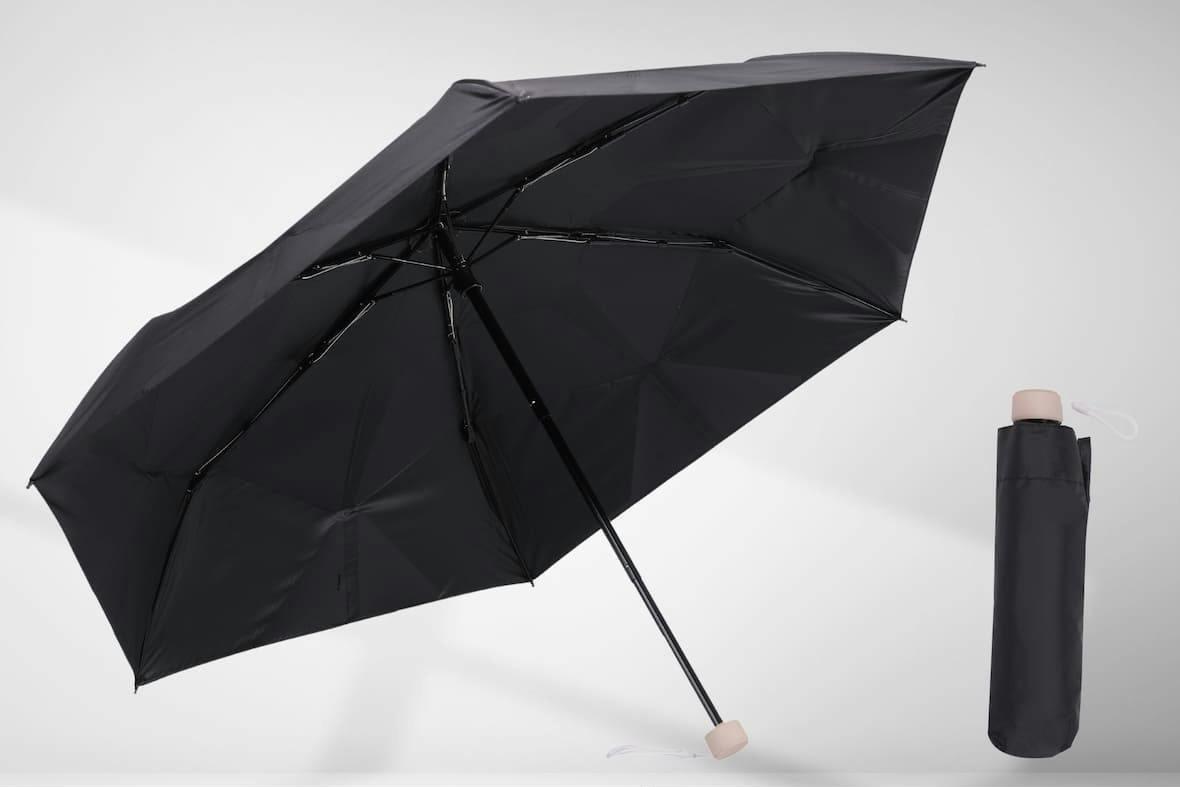 3秒収納×200g超軽量”。きれいにしか畳めない傘が、雨も日差しも防いで