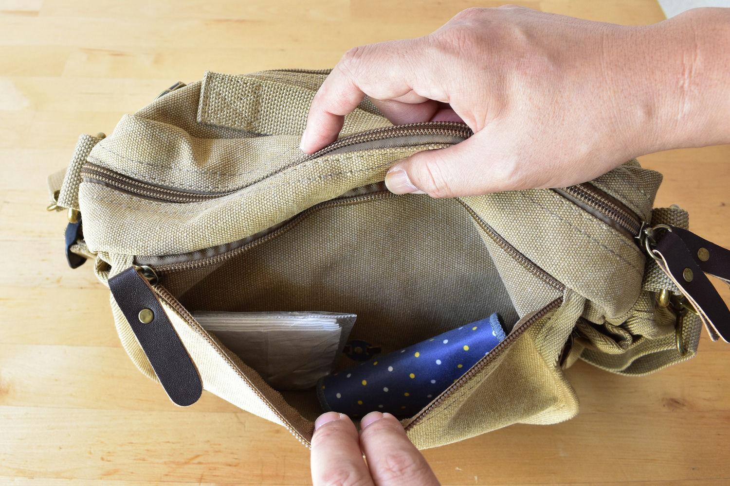 バッグの中をスッキリ革命！13ポケット多収納ショルダーバッグ」で探し