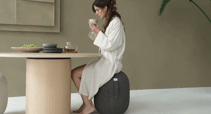 バランスボールを再解釈。ドイツ発のカプセル型バランスチェアが健康的