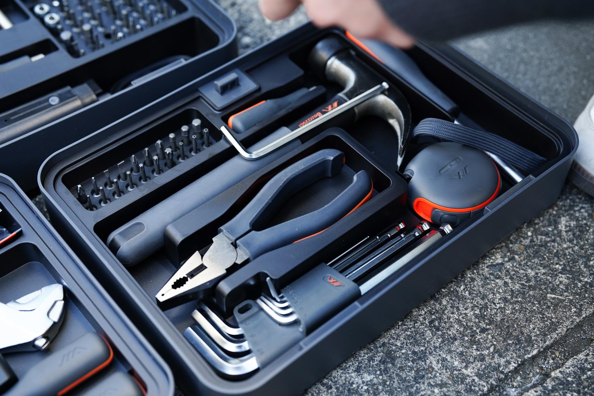 あると便利な工具一式が揃う「JIMIBOX X3-ABI」。連結式で収納しやすく