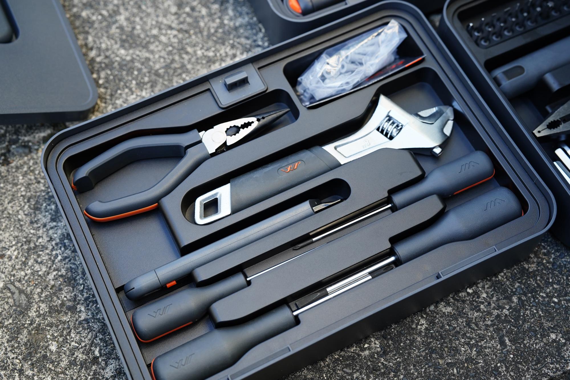 あると便利な工具一式が揃う「JIMIBOX X3-ABI」。連結式で収納しやすく