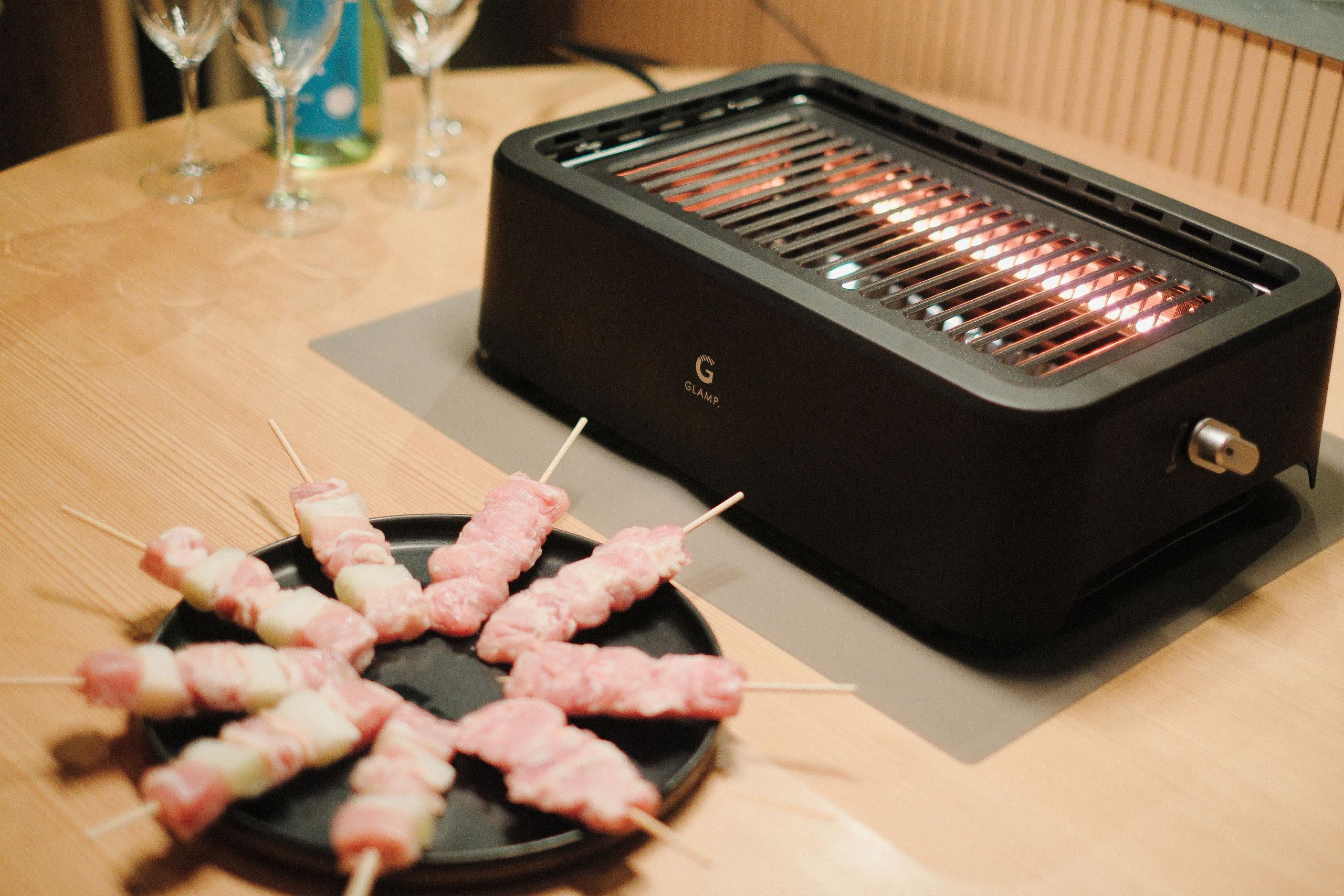 部屋が煙たくなりません。超少煙グリル「GLAMP.」はおうちで 部屋が煙たくなりません。超少煙グリル「GLAMP.」はおうちで