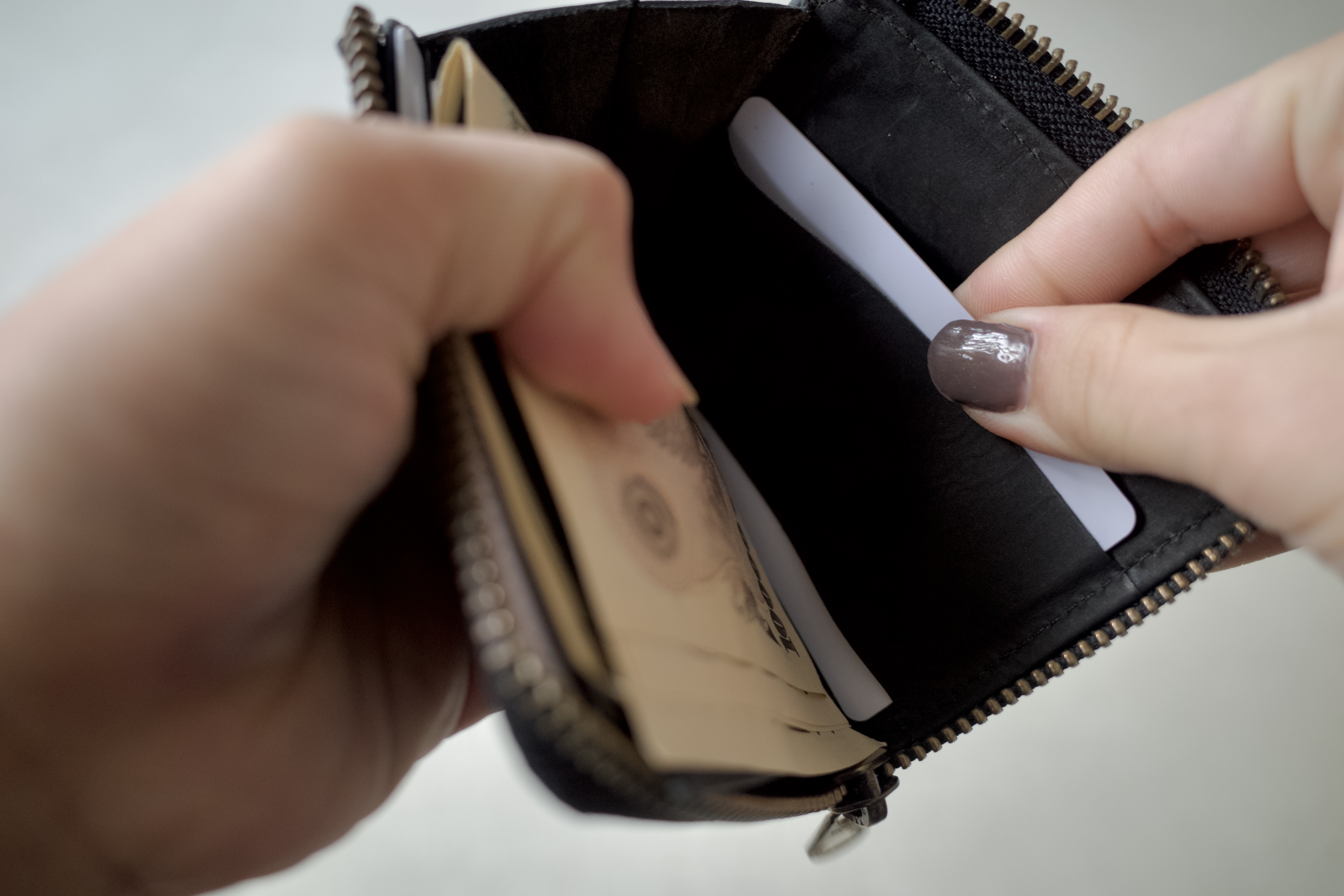 このクオリティで1万円以下！ 整理整頓上手な本革財布は、構造に