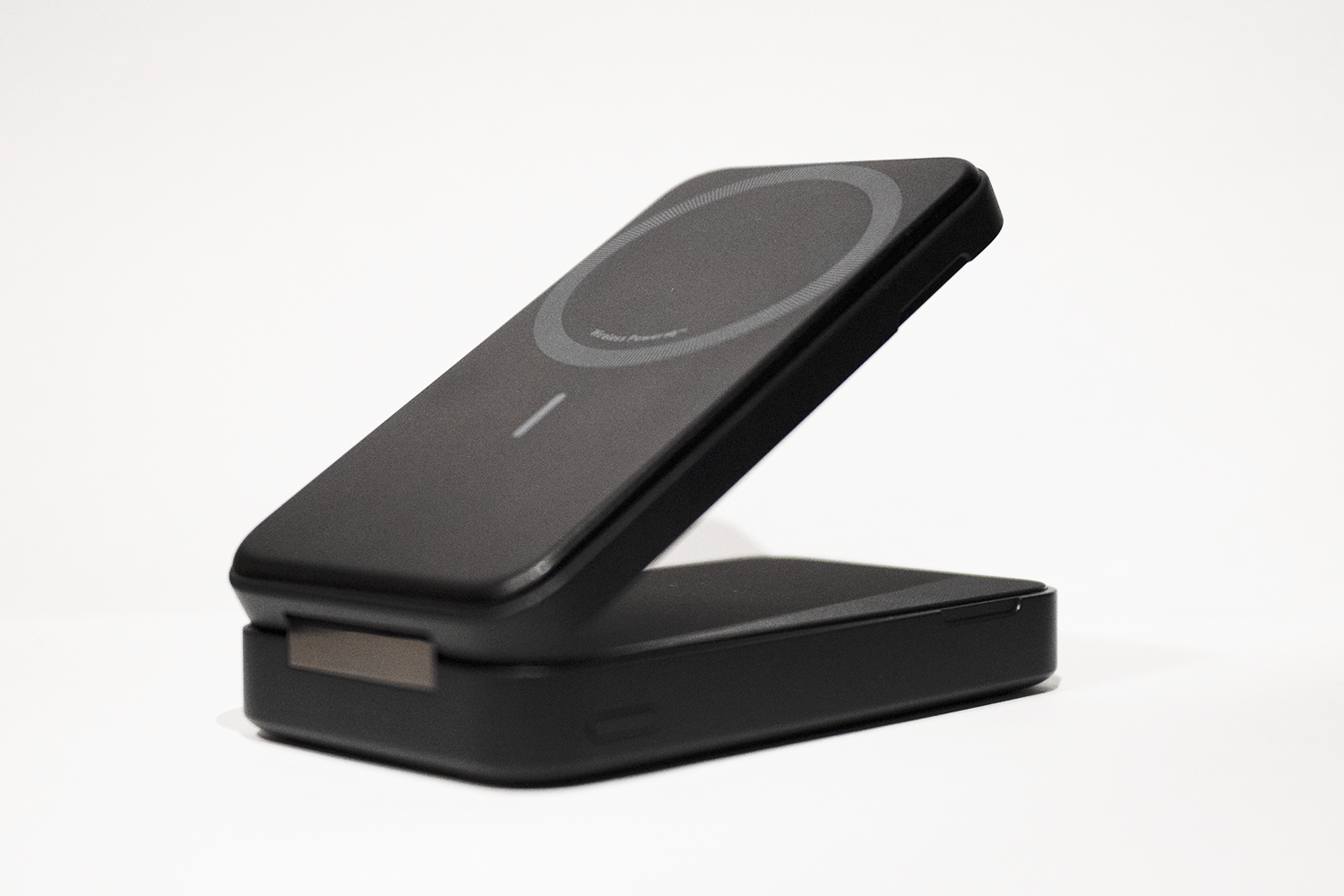 家で活躍するMagSafeモバイルバッテリー？」Ankerのコレ、使えば生活