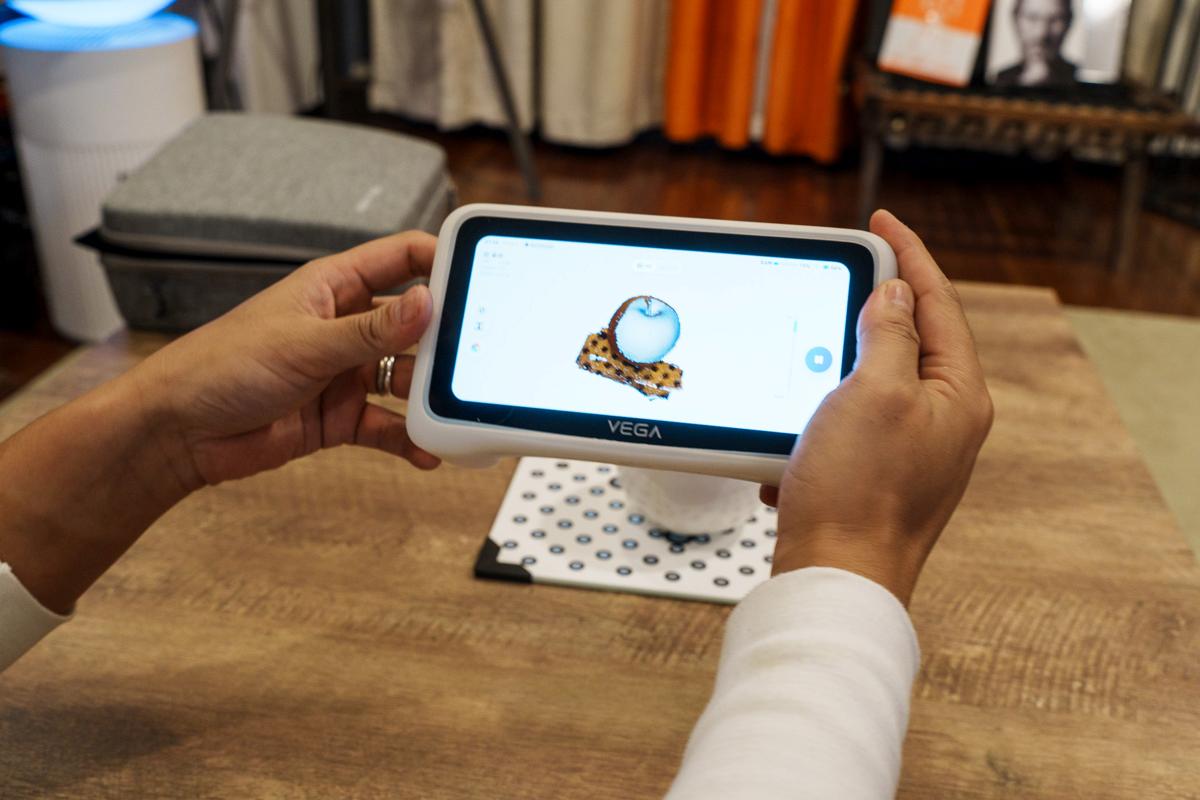 スマホ感覚で使える3Dスキャナー。持ち運び楽々、初心者でも簡単な