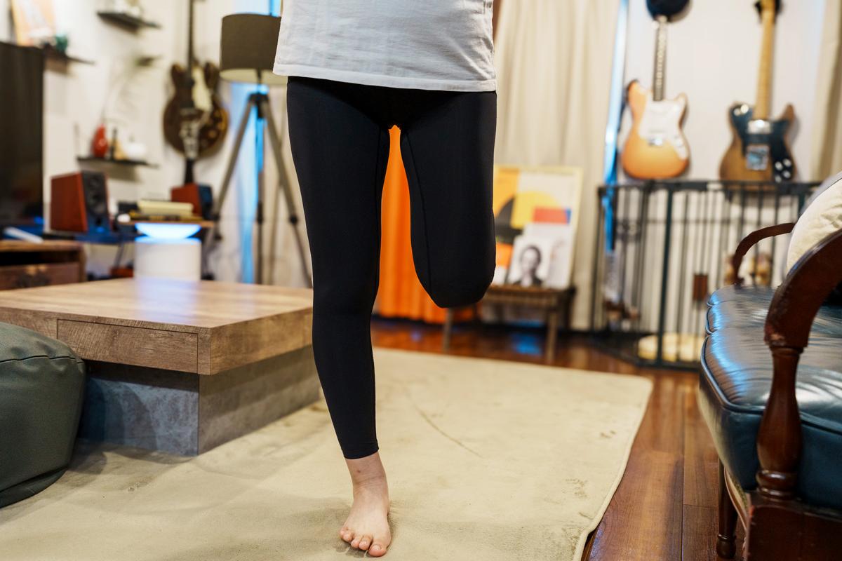 寝てる間も骨盤ケア！着圧なしの「整体レギンス」をパートナーに試して