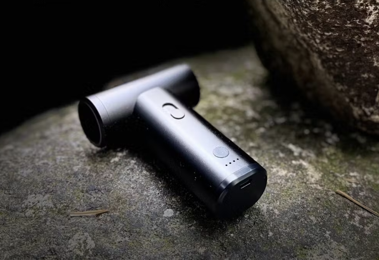 このサイズには驚き。ブロワーと掃除機が1台になった超小型のミニ