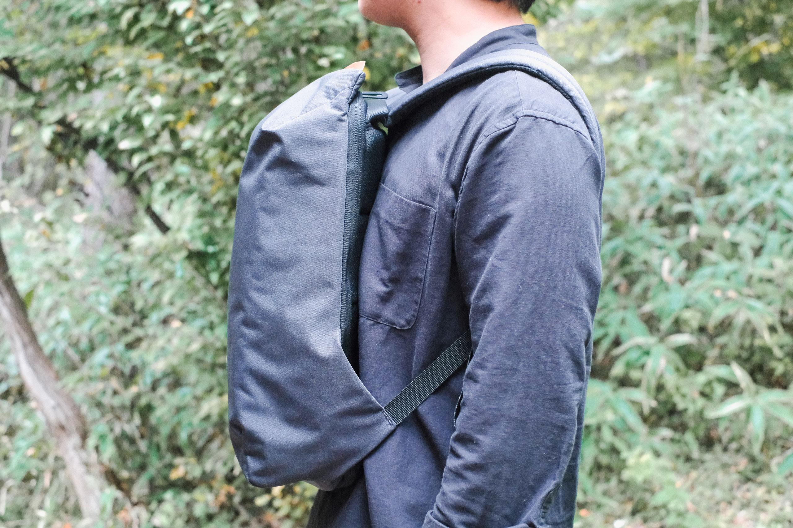 1万円以下で買える良コスパな通勤向けバックパック。ガジェット収納に