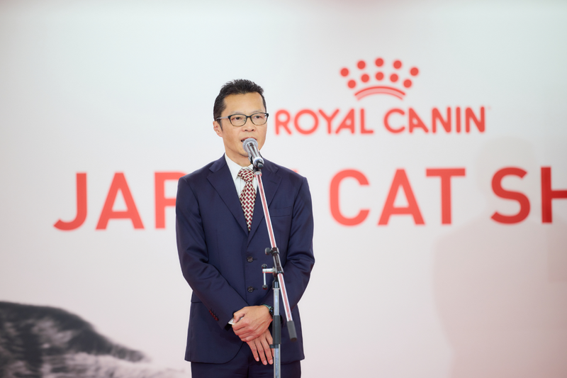 「Japan Cat Show 2024」のオープニングセレモニーで挨拶をするロイヤルカナン ジャポン合同会社社長・日下部真一さん