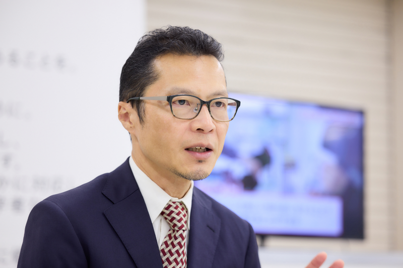 日下部(くさかべ)真一さん<br>ロイヤルカナン ジャポン合同会社社長。NEC、ニュージーランド航空、メットライフ生命などの多岐にわたる業界でマーケティング、デジタル、事業開発などに携わり、2019年にロイヤルカナン ジャポンに入社。デジタルとブランディングのマーケティングを統括する責任者として事業の成長に貢献。2024年8月より現職。