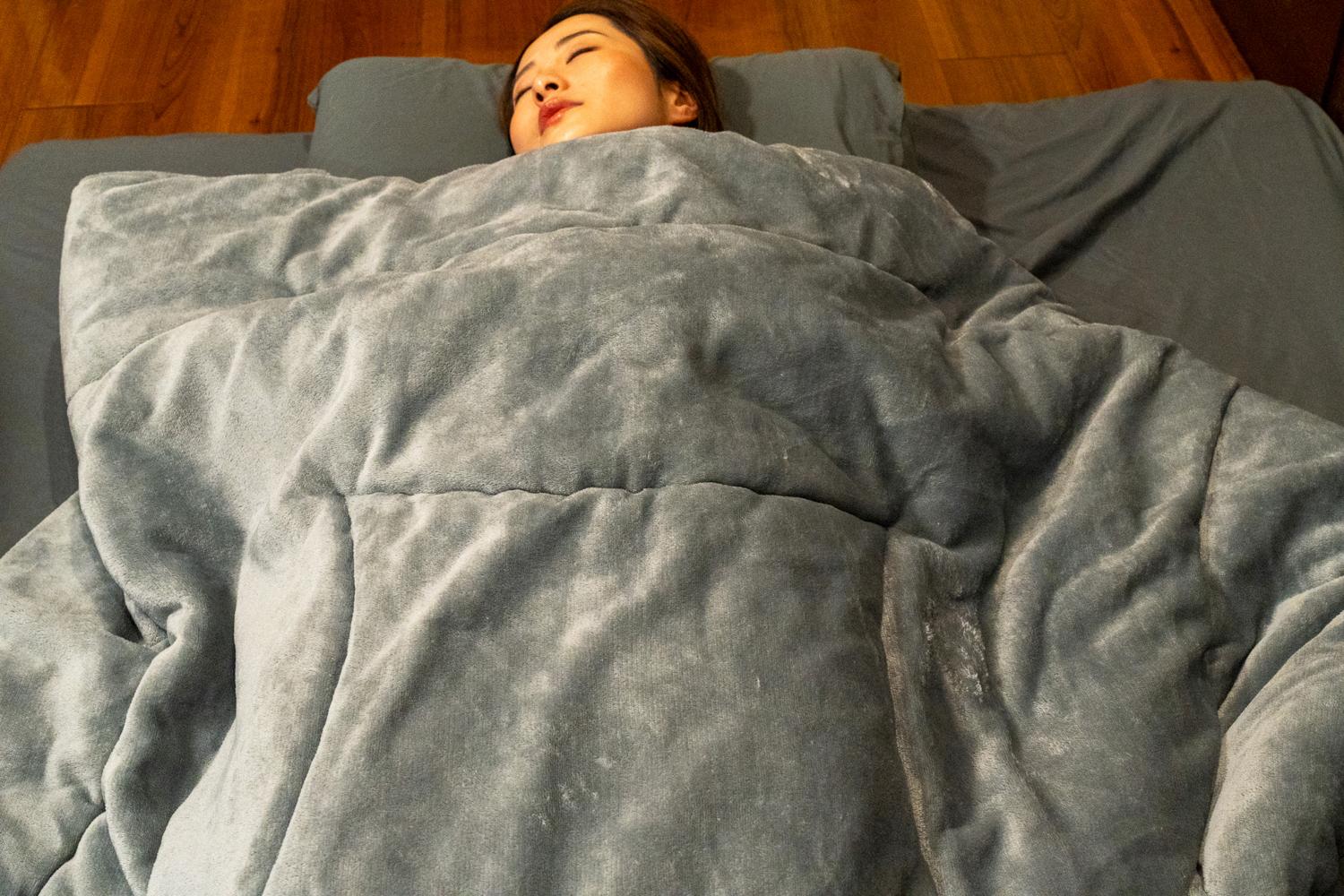 暖房ゼロでもポッカポカ！7層構造のハイテク掛け布団で寝てわかった
