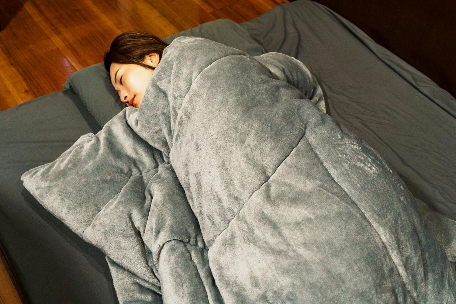 暖房ゼロでもポッカポカ！7層構造のハイテク掛け布団で寝てわかった