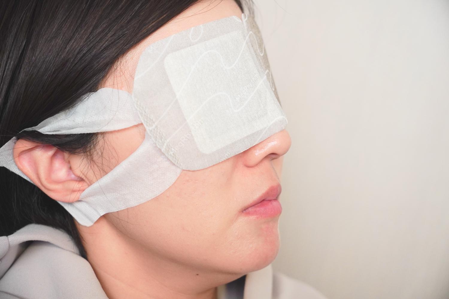 噂の使い捨てホットアイマスク、旅のお供に大変お世話になりました