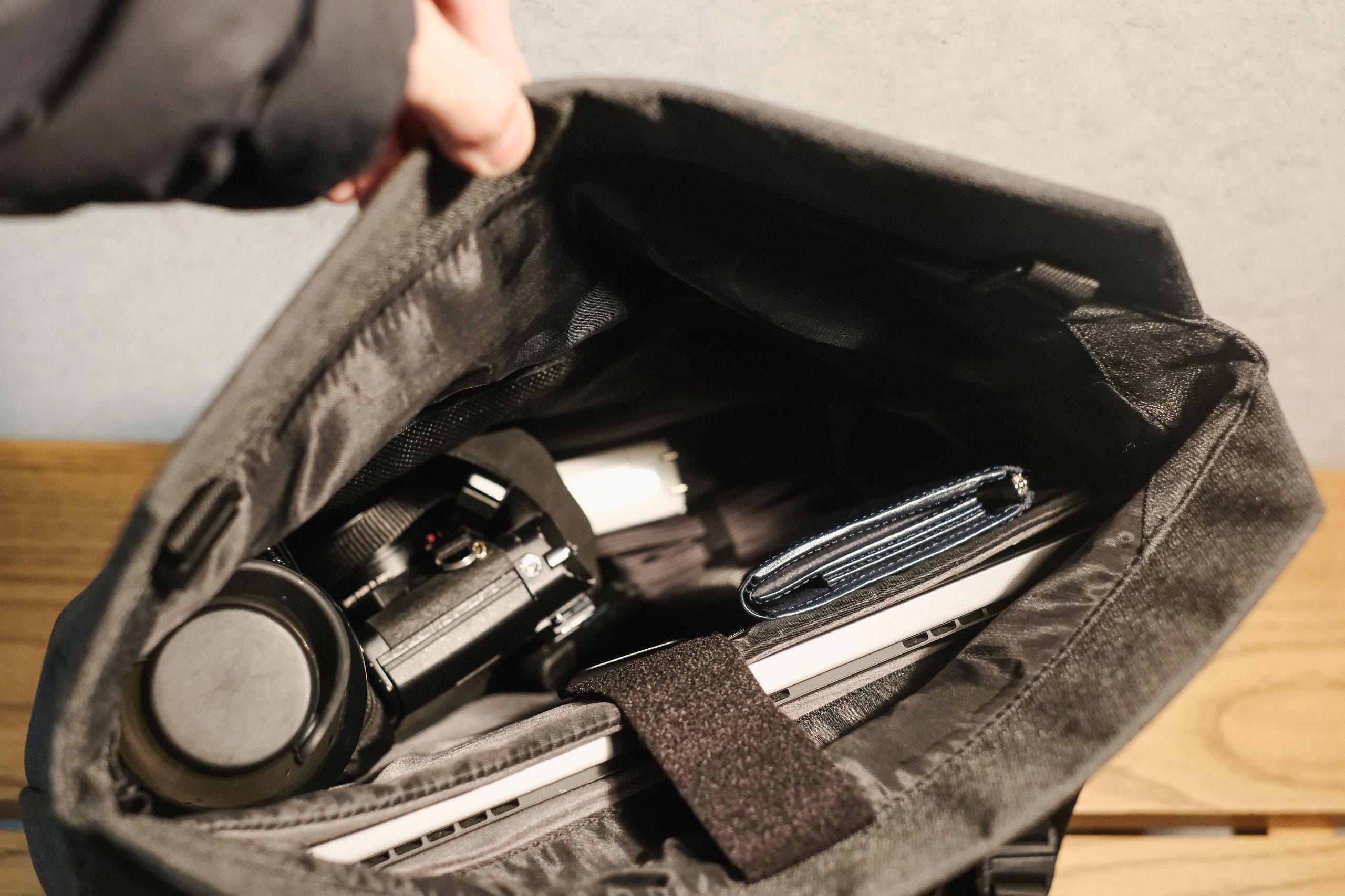 外出用のバッグはこれ一つでOKかも。 トートバッグにも変身する容量