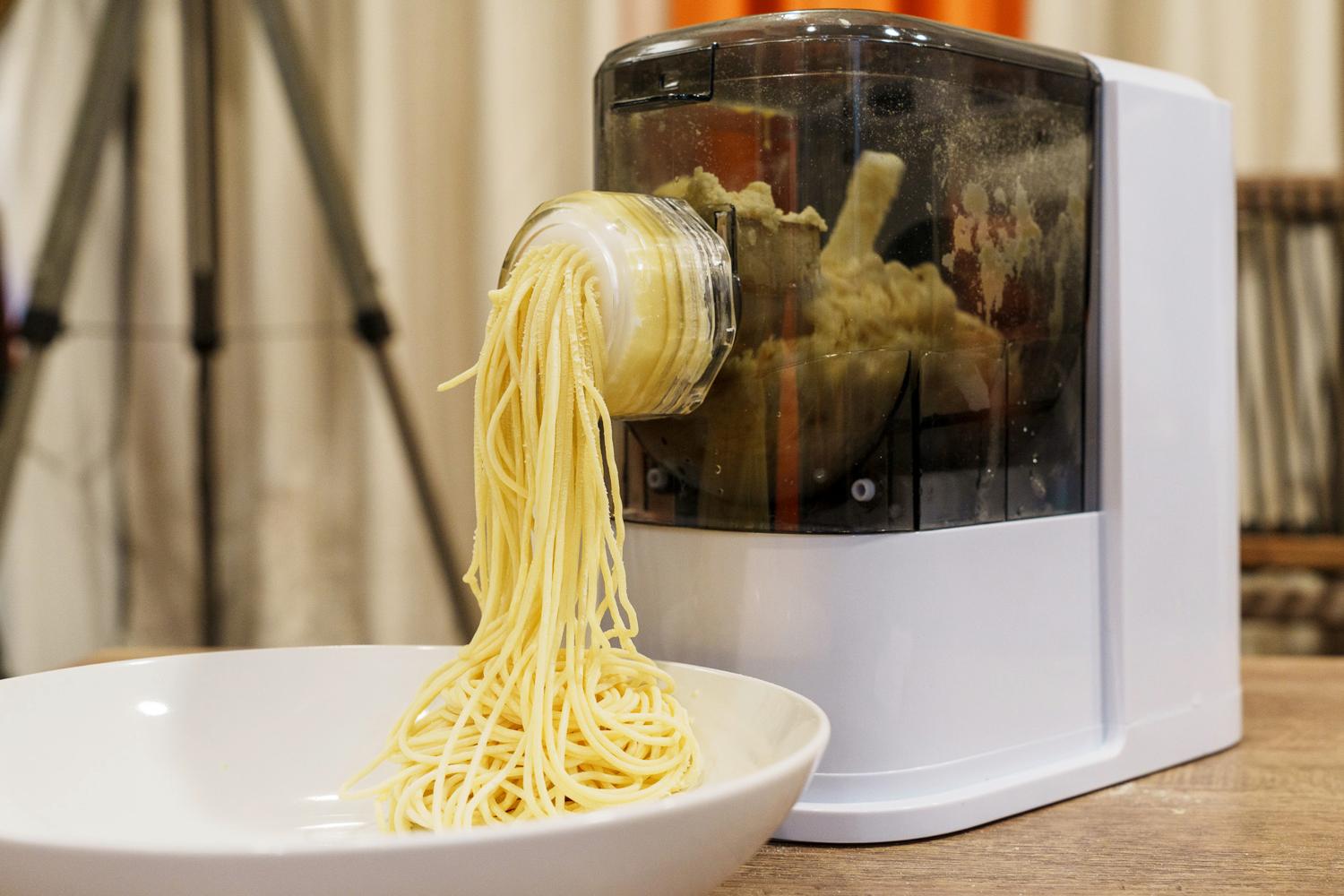 もっちもちの生パスタが約10分で！全自動生パスタメーカー「EF
