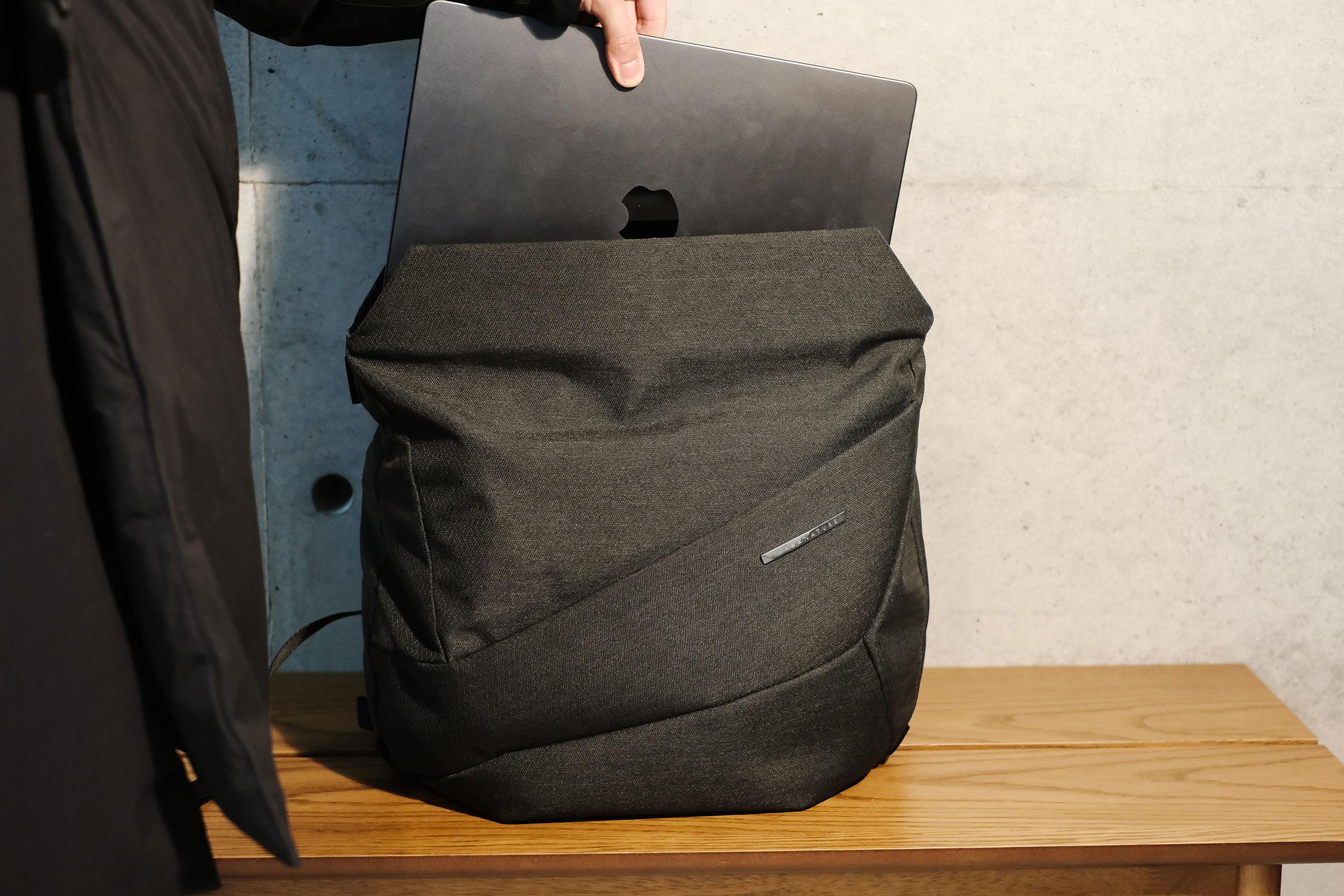 外出用のバッグはこれ一つでOKかも。 トートバッグにも変身する