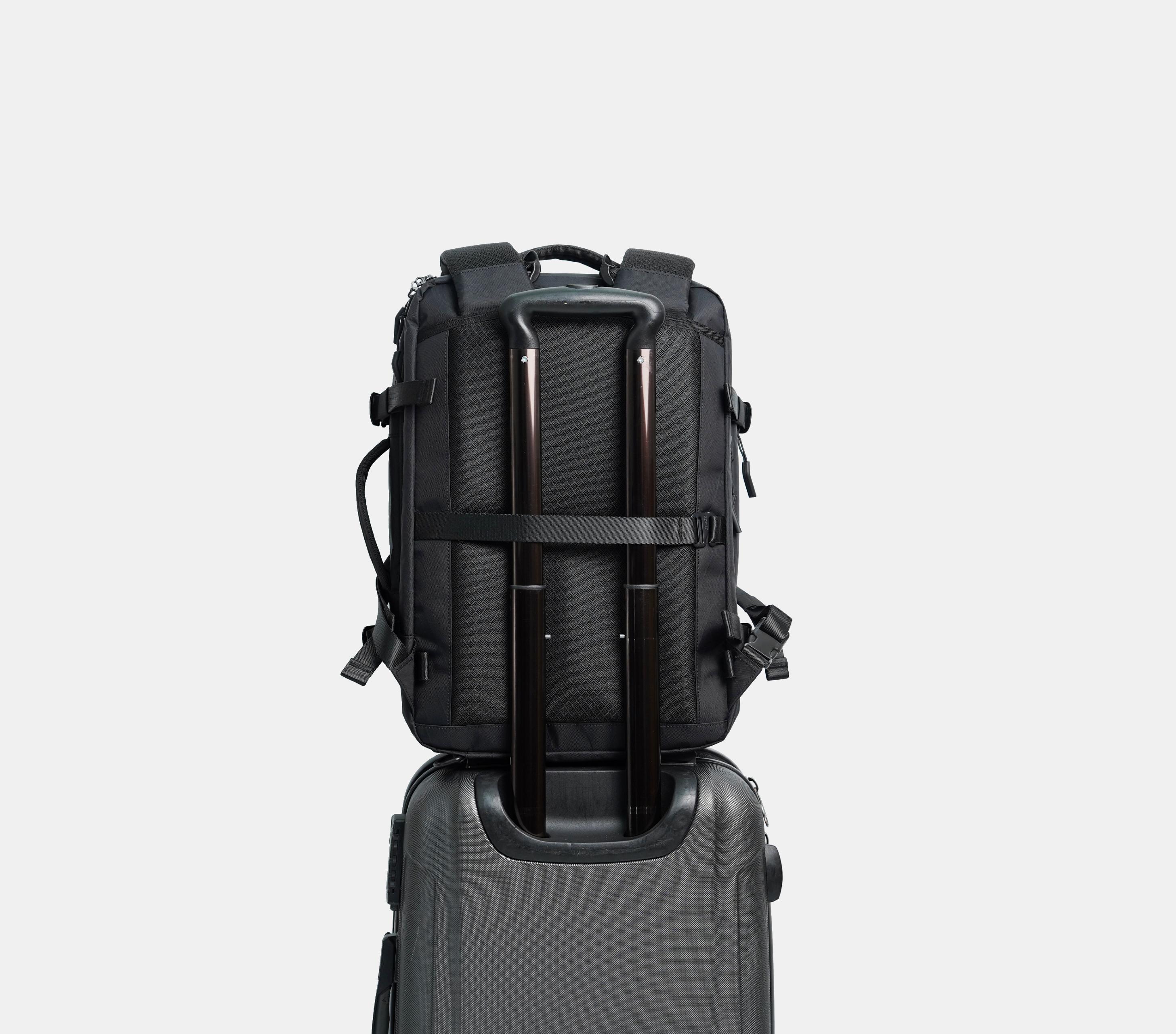 防水・セキュリティ万全・大容量。ビジネスパーソンがうれしい3拍子