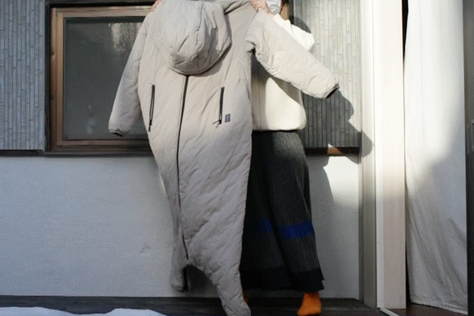 エアコンなしも夢じゃない!? 究極の節電&災害時に頼れる「着る寝袋」の