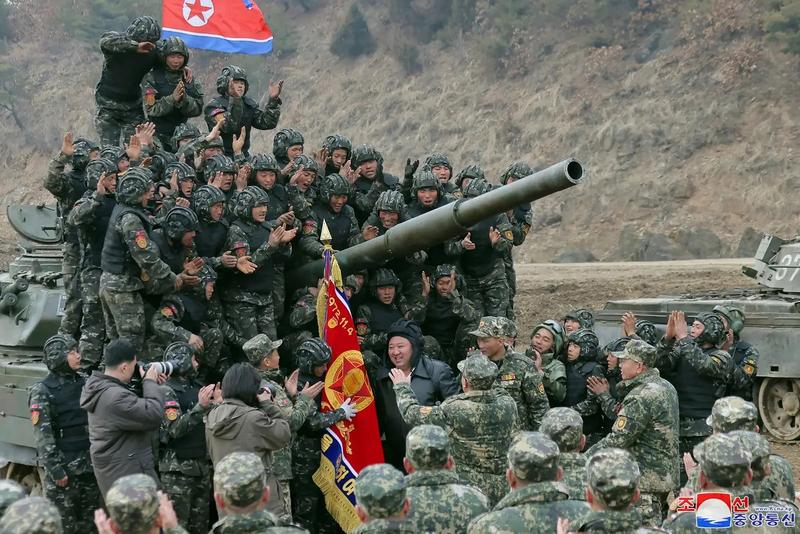 北朝鮮 射撃は年間3発、下着はシェア… 北朝鮮の暴風軍団を訓練したこともある脱北者が語った「厳しすぎる現実」 | Business Insider Japan