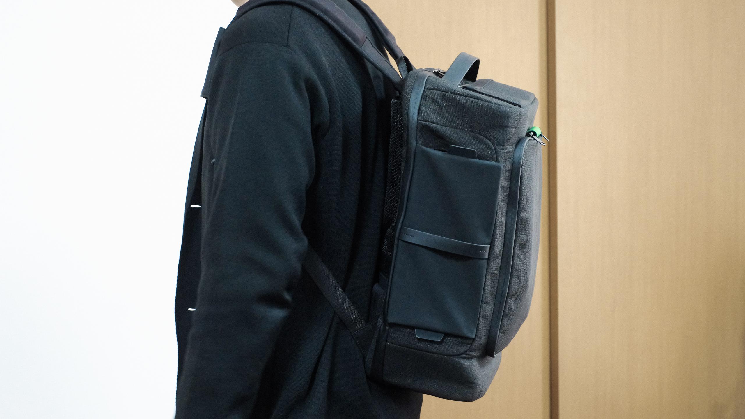 33のポケットで充実の収納性！ 「HubPack33」は荷物が多い人にも