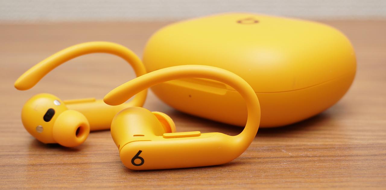 約6年ぶりに生まれ変わったイヤホン「Powerbeats Pro 2」を試す：新機能「心拍測定」の実力 | Business Insider Japan