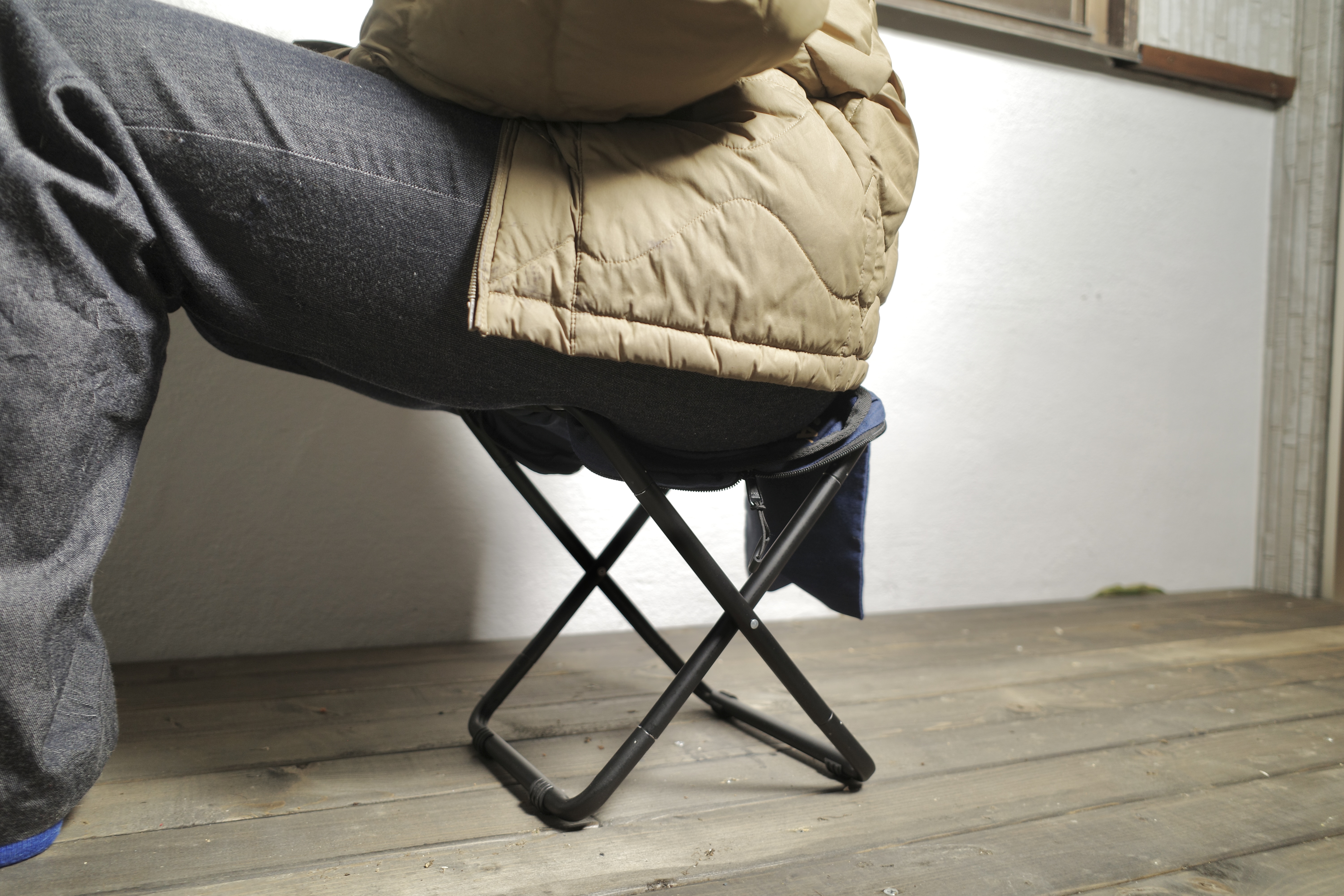 組み立ても片付けも一瞬で完了。座り心地も妥協なしの持ち運びに便利な