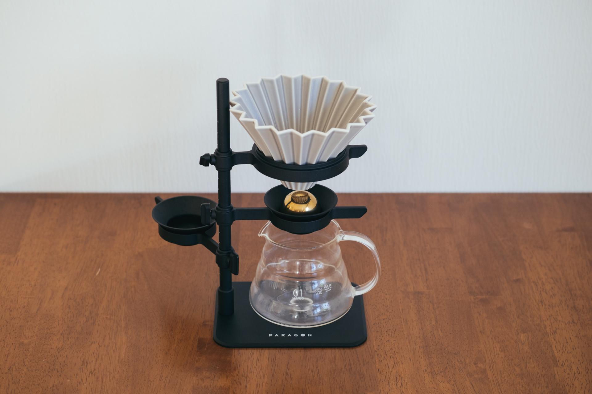 このドリッパーでコーヒーの味が変わる秘訣。カチカチに冷やした金属球