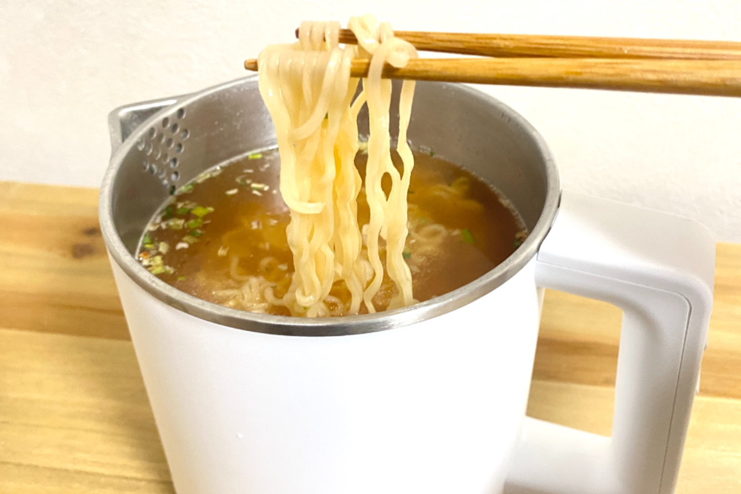 さらばコンロ！袋麺やレトルト食品もつくれる「ニトリの1台3役ケトル