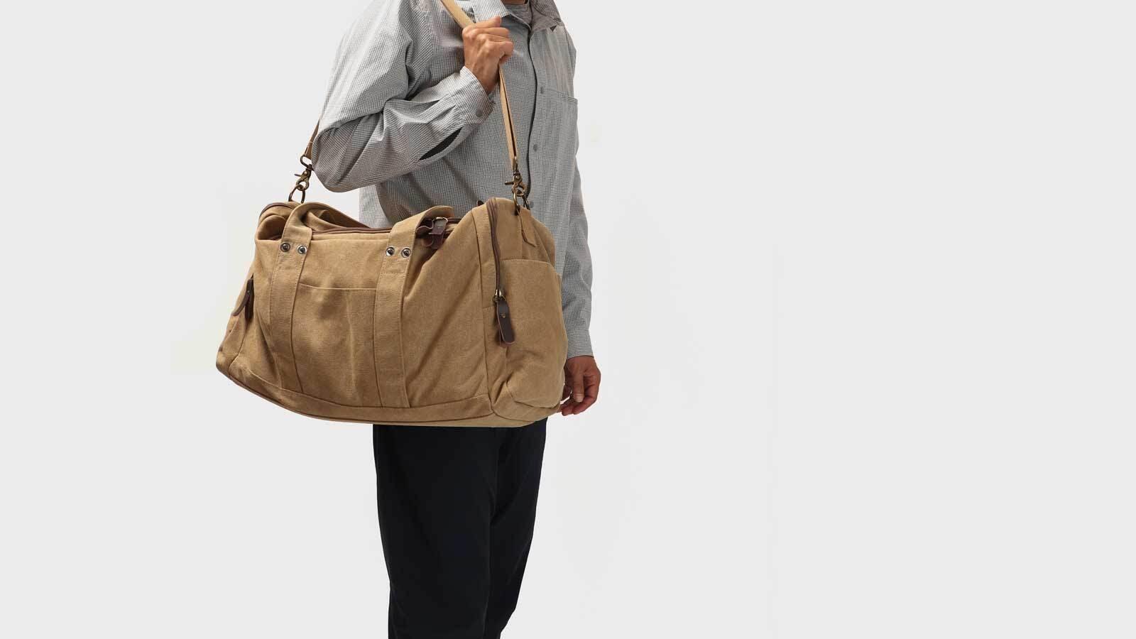 7ポケット完備のフルオープン式。BOX型帆布ボストンバッグで旅の達人に