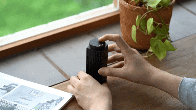 光技術でニオイを元から断つ！ どこでも使いやすいポータブル消臭機