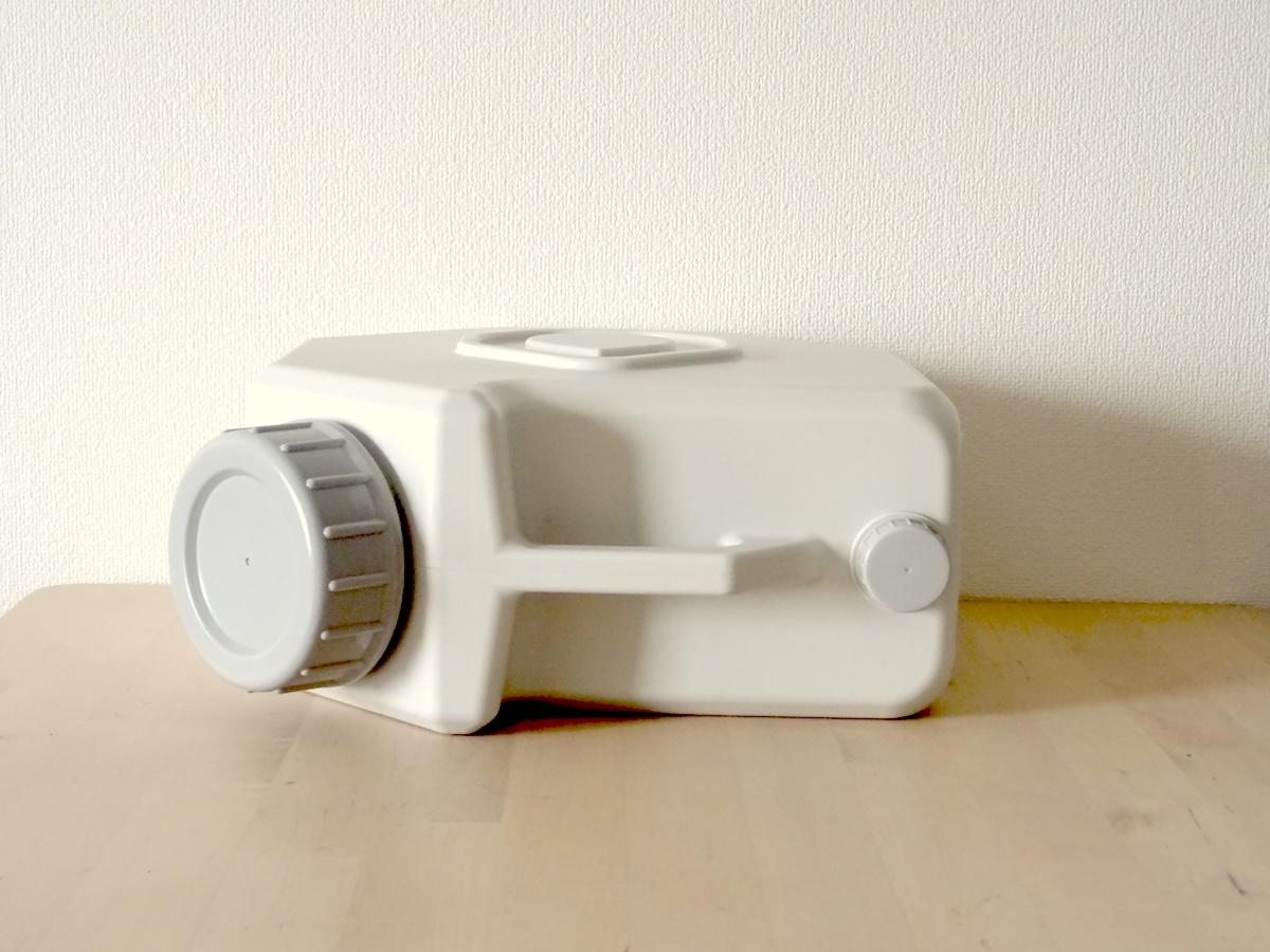 防災グッズ収納の正解は、無印良品の「水タンク」だった | Business