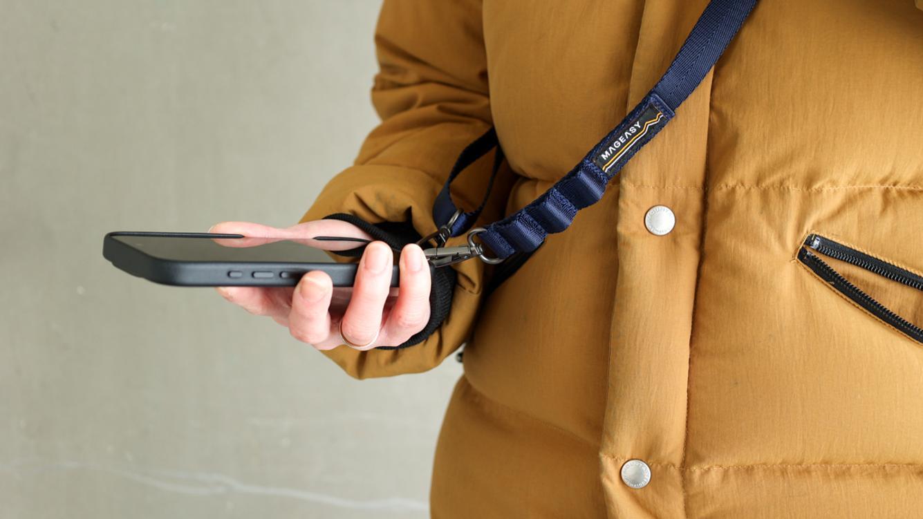 ついに「理想のスマホショルダー」に出合えた。一日中つけていても