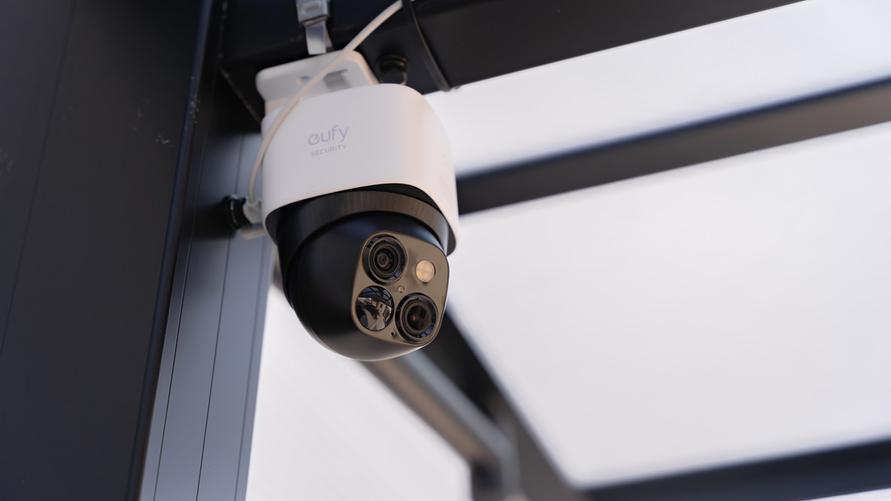 Ankerの「電気工事不要の防犯カメラ」を取り付けてみた。360°死角なし