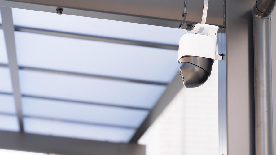 Ankerの「電気工事不要の防犯カメラ」を取り付けてみた。360°死角なし