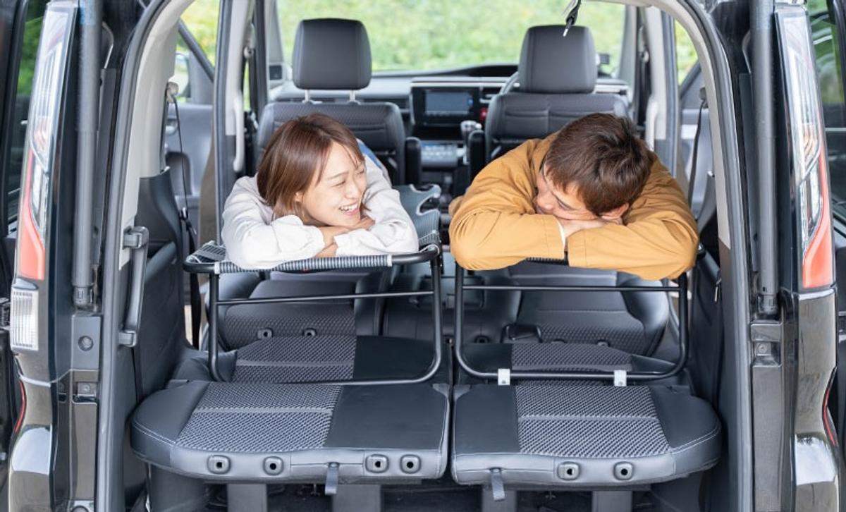 愛車が「動くプライベートホテル」に変身。折りたたみ式車中泊ベッドの 