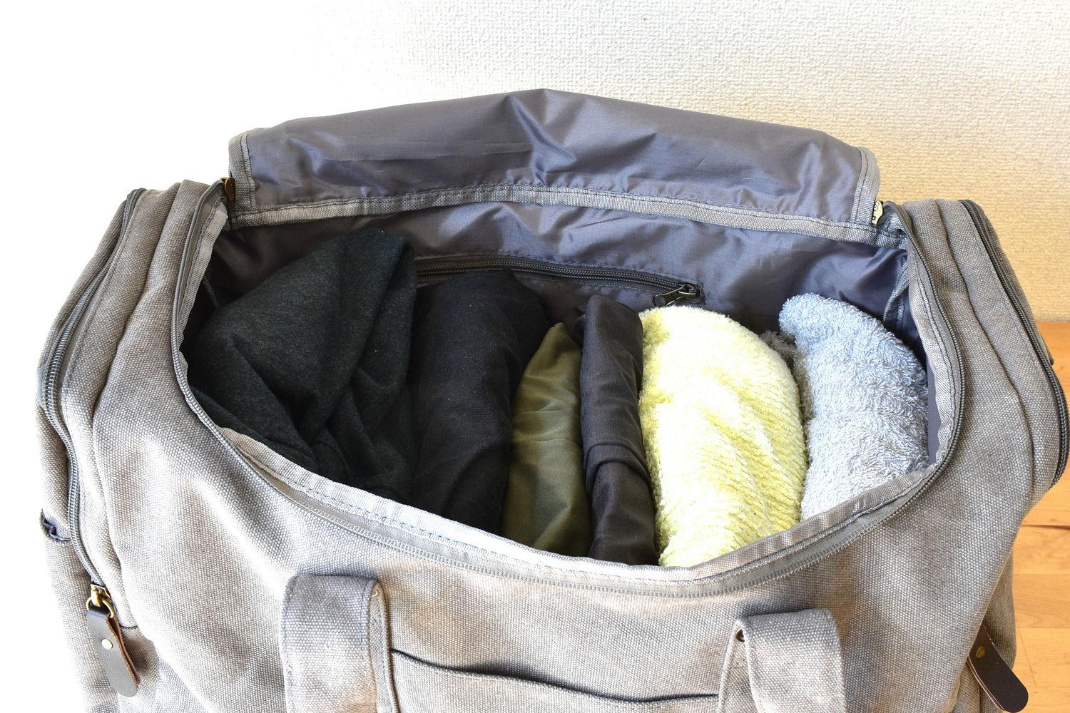 フルオープン＆自立式。30L容量のBOX型バッグで荷ほどきが楽々