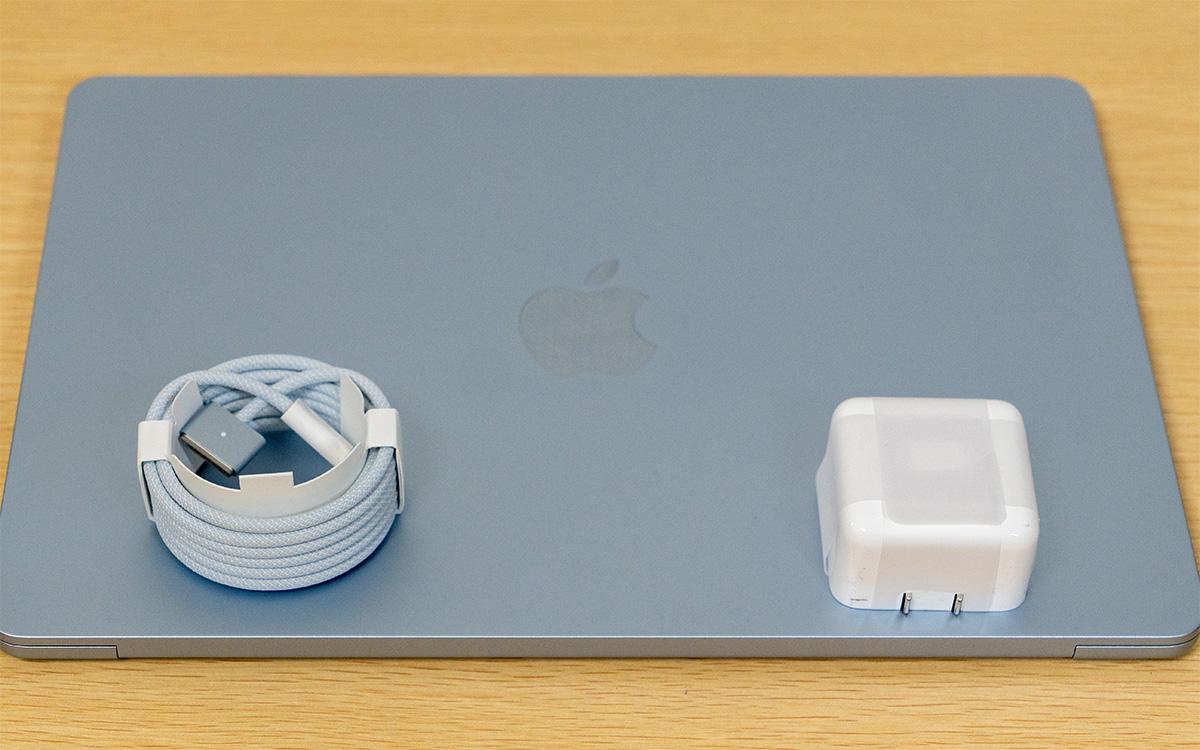 MacBookAir 付属品全てあります Apple MacBook Air Liquid Retinaディスプレイ 13.6 MC8K4J/A