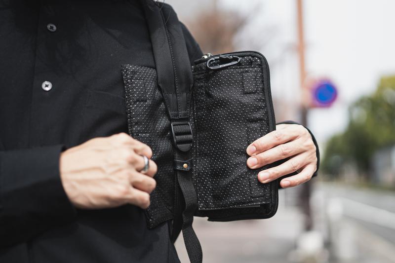 バックパックが進化します。「＋poket CUSTOM」で小物の収納力を底上げ 