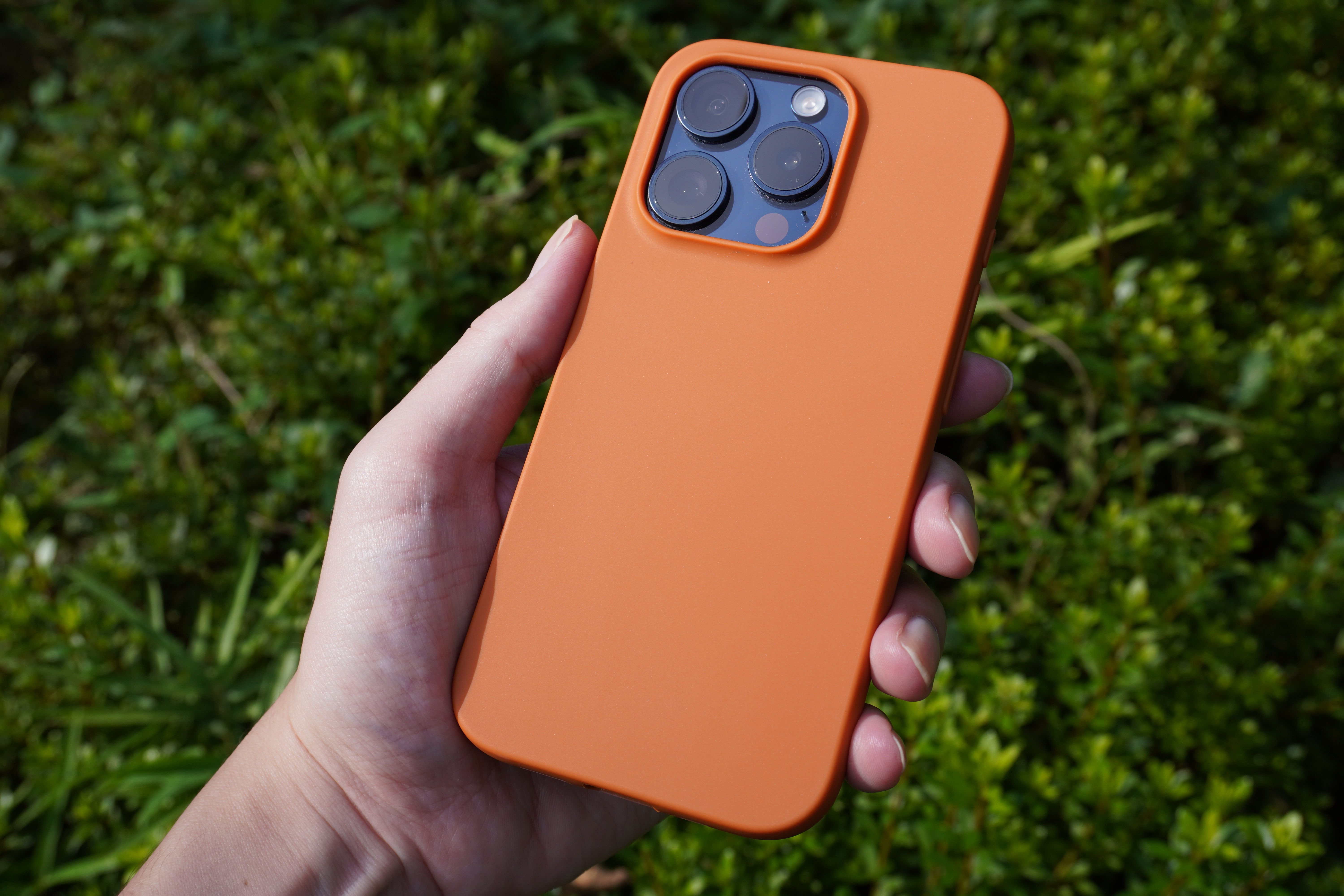 無印良品690円のiPhoneケースが、純正のシリコーンケースっぽくて