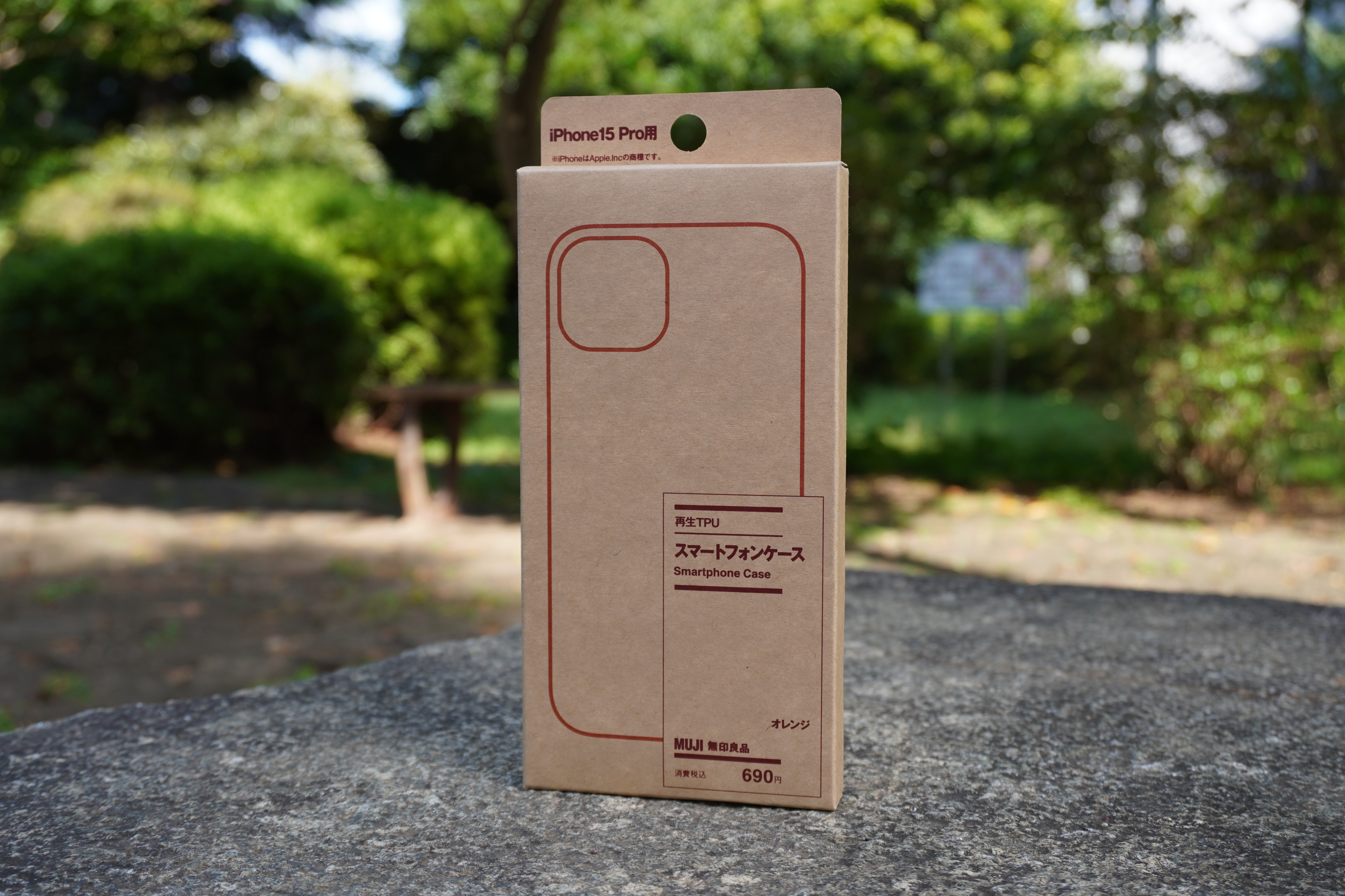 無印良品690円のiPhoneケースが、純正のシリコーンケースっぽくて