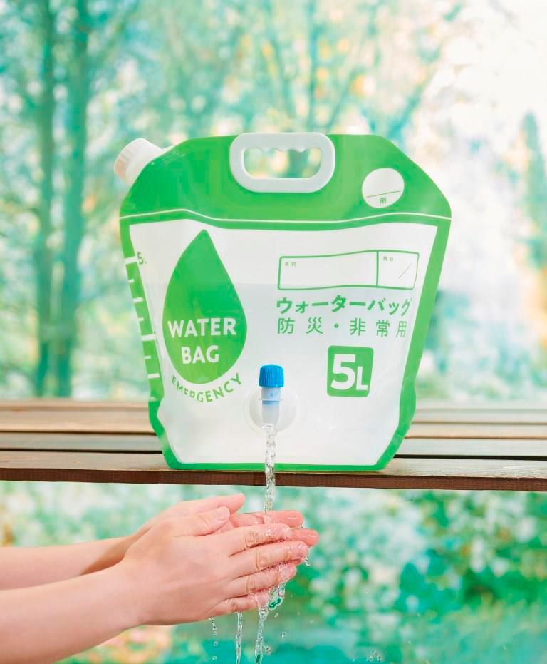 断水時は小さく折りたためる「蛇口付きウォーターバッグ」が心強い