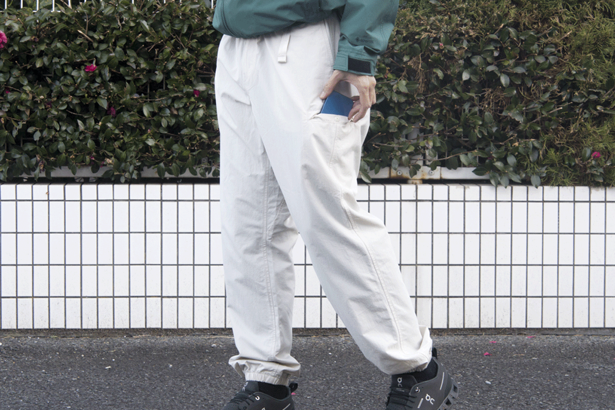MUJI WALKERの「撥水ナイロンパンツ」なら履き心地抜群！撥水性・収納