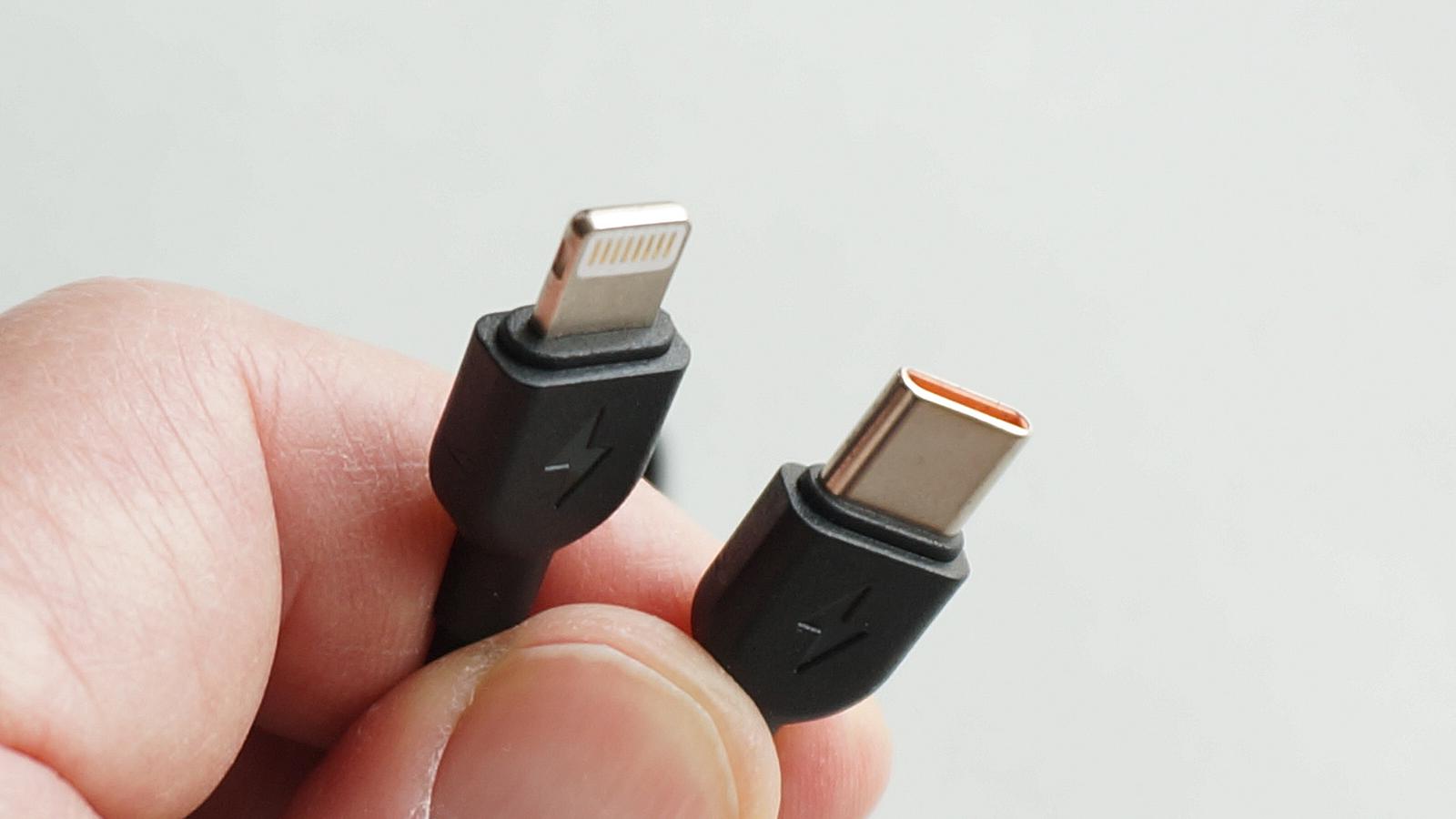 このモバイルバッテリーが良かった！ USB-C・Lightning両対応で電池