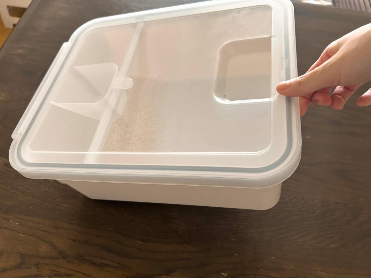 常温保存で大丈夫？野菜室にすっぽり入る米びつが、おいしさも衛生面も