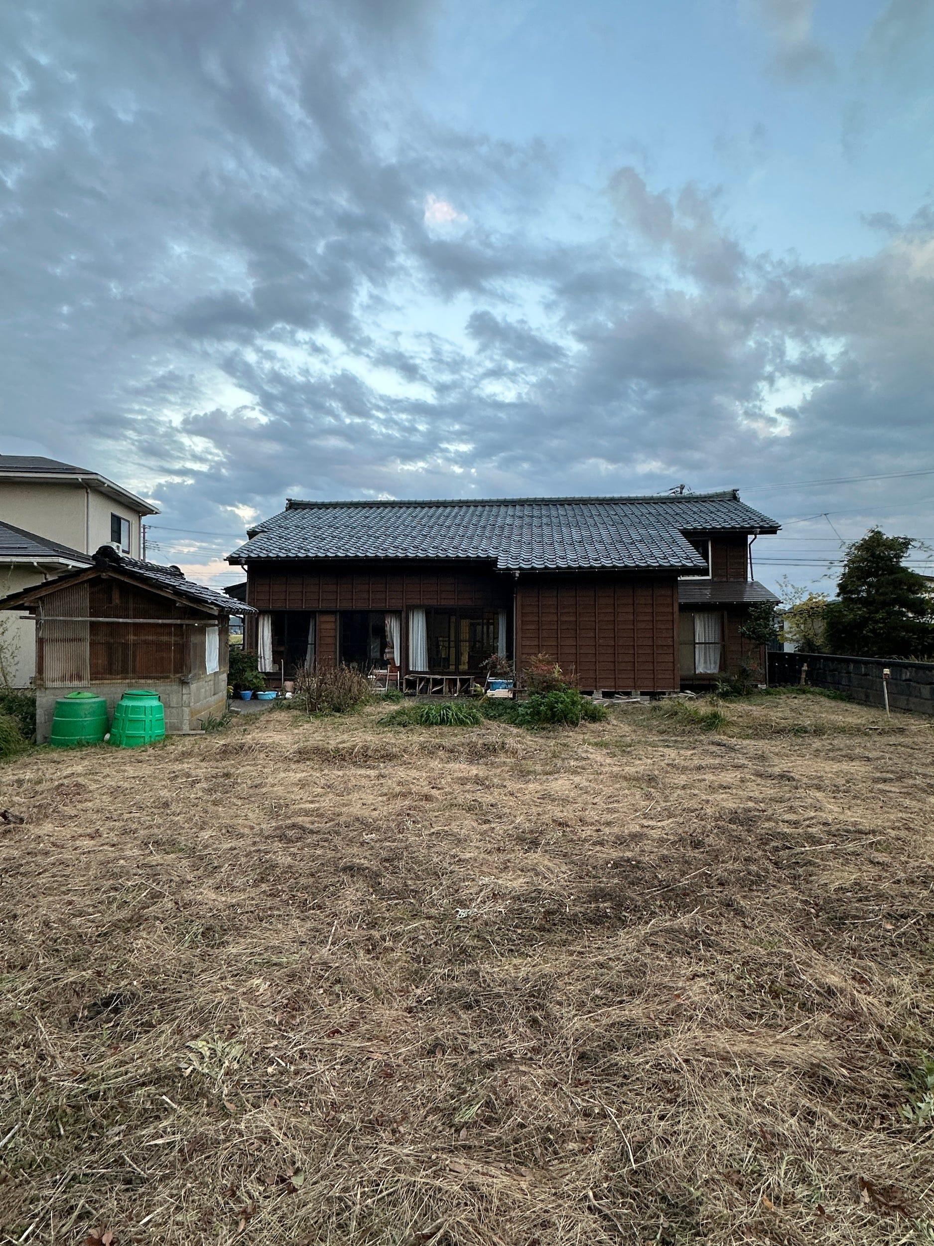 水墨画 日本の伝統的な家屋　7月まで発送できません 値頃 水墨画 日本の伝統的な家屋（水墨画とは？日本と中国