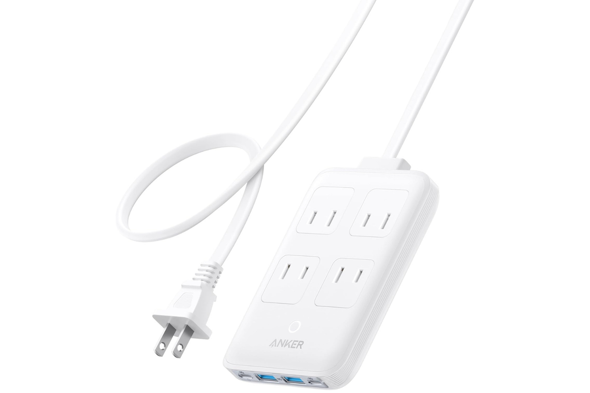 スマホもPCもこれ一台！Anker製8-in-1タップで最強の充電環境を