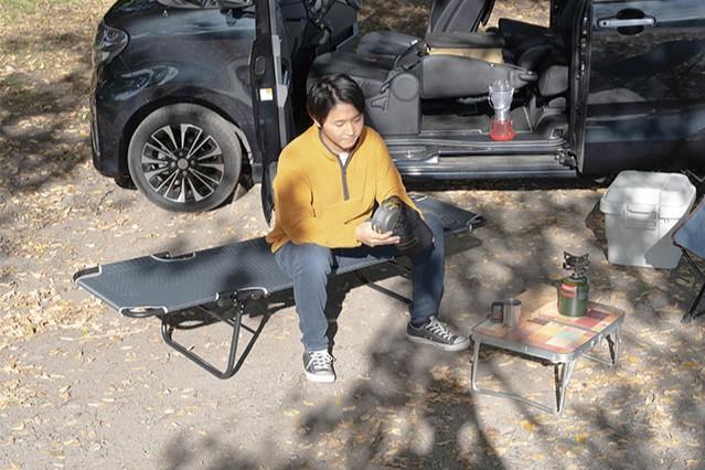 車中の過ごし方革命。フラットに寝られる折りたたみ式ベッドの販売が