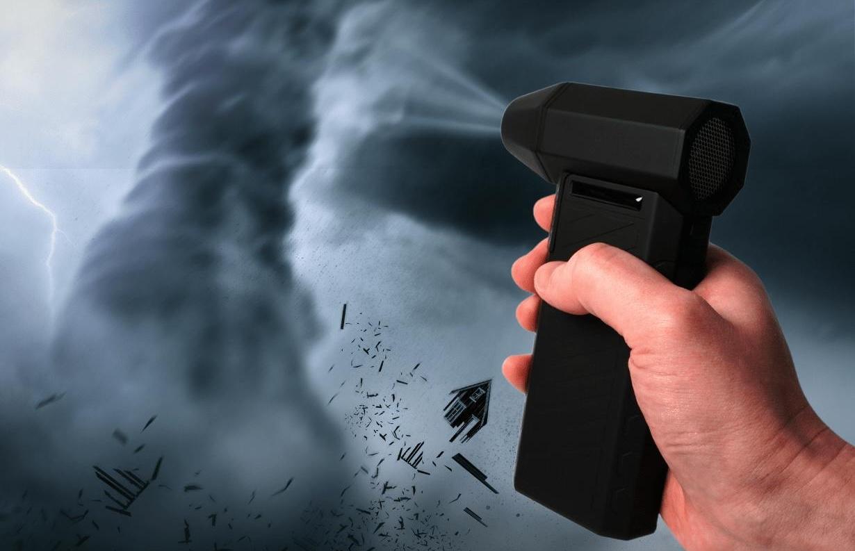 台風並みの強風でホコリや水滴を一掃！ ゴミ吸引も可能な電動エア